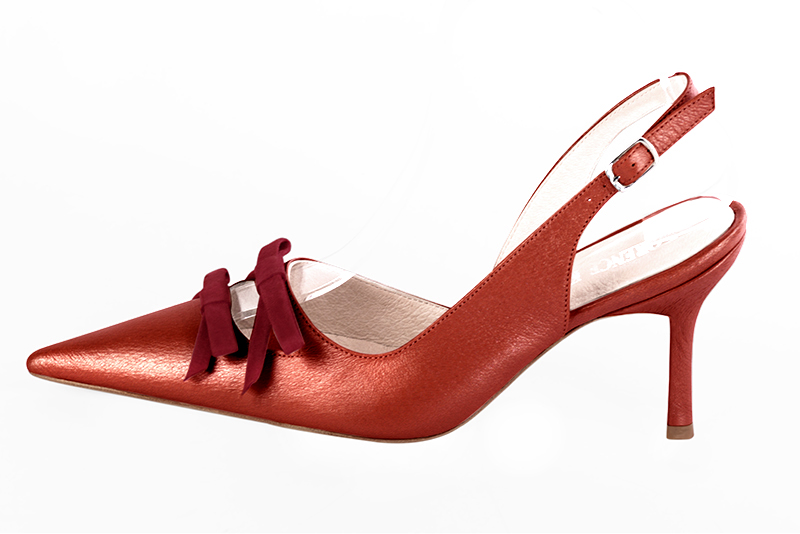 Cardinal red women's open back shoes, with a knot. Pointed toe. High slim heel. Profile view - Florence KOOIJMAN